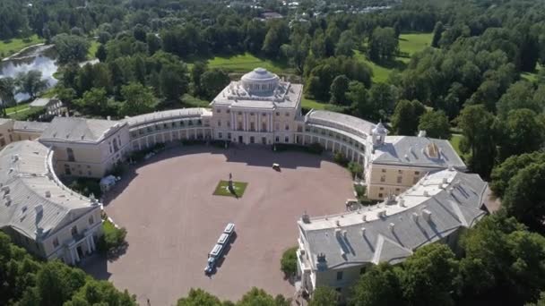 Volo Sopra Palazzo Nel Pavlovsky Park Sobborgo San Pietroburgo Russia — Video Stock