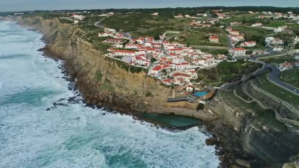 Flygfoto av kuststaden Azenhas do Mar i Portugal — Stockvideo