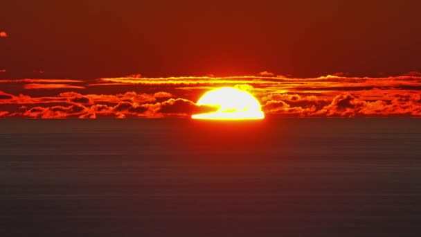 Paesaggio di bellezza con tramonto sul mare — Video Stock