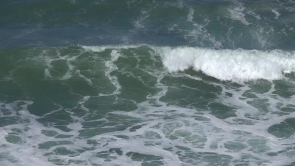 Grande Onda Oceanica Tempestosa Rallentatore — Video Stock
