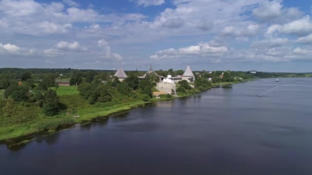 Flyg Över Staraya Ladoga Fästningen Och Volkhov Floden Ryssland — Stockvideo