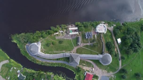 Vuelo Sobre Fortaleza Staraya Ladoga Río Volkhov Rusia — Vídeo de stock