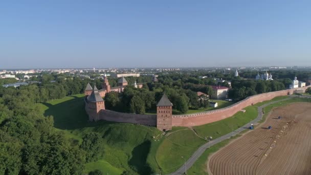 俄罗斯Veliky Novgorod圣索菲亚大教堂和Novgorod克里姆林宫的空中景观 — 图库视频影像