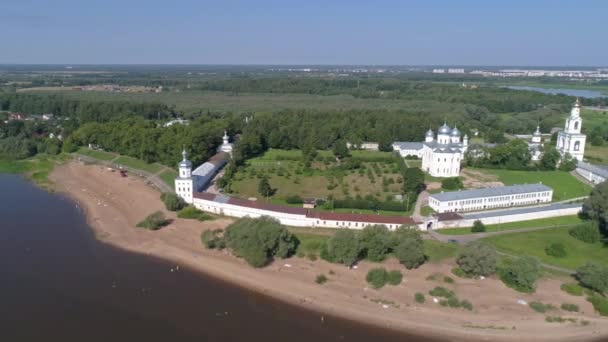 Vista Aérea Alrededor Del Monasterio Masculino Ortodoxo San Jorge Yuriev — Vídeos de Stock