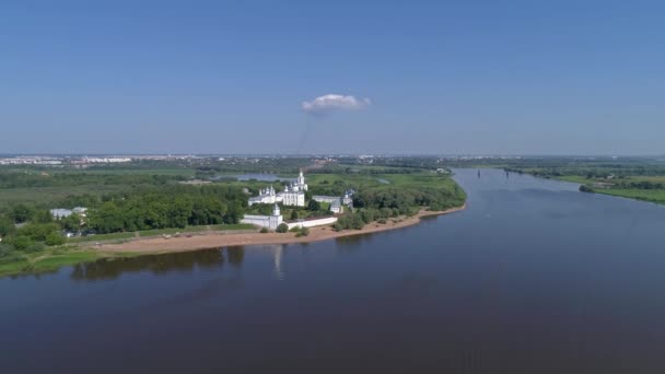 Flygfoto Över George Yuriev Ortodoxa Manliga Kloster Veliky Novgorod Ryssland — Stockvideo