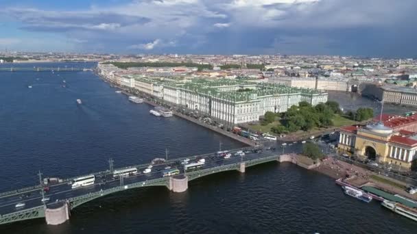 Hermitage Yakınlarındaki Neva Nehri Üzerinde Kış Sarayı Petersburg Şehir Merkezi — Stok video