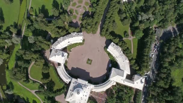 パブロフスキー公園 サンクトペテルブルク ロシア 4Kの郊外の宮殿の空中傾斜ビュー — ストック動画