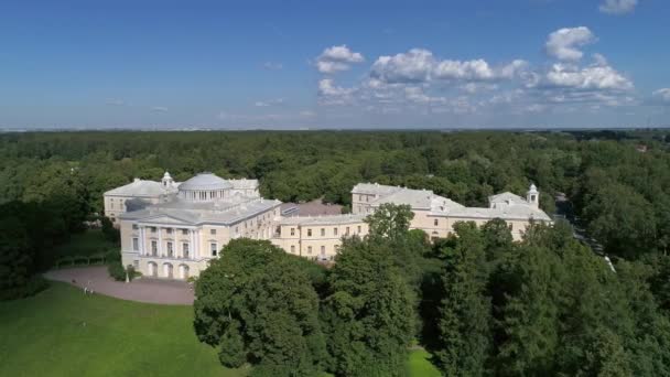 Vlucht Rond Het Paleis Pavlovsky Park Een Buitenwijk Van Sint — Stockvideo