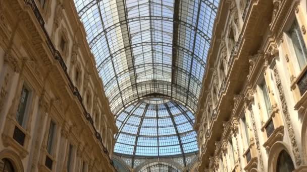 Walking Galleria Vittorio Emanuele Gallery Milano Milan Lombardy Olaszország — Stock videók