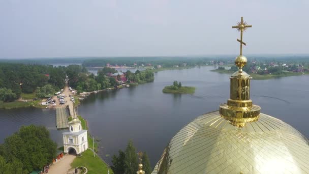 Vista Aérea Los Desiertos Nilo Stolobensky Nil Monasterio Ortodoxo Lago — Vídeos de Stock