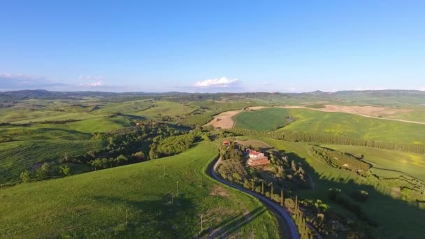 夕方には農地の丘の国のトスカーナの航空風景 イタリア ヨーロッパ — ストック動画
