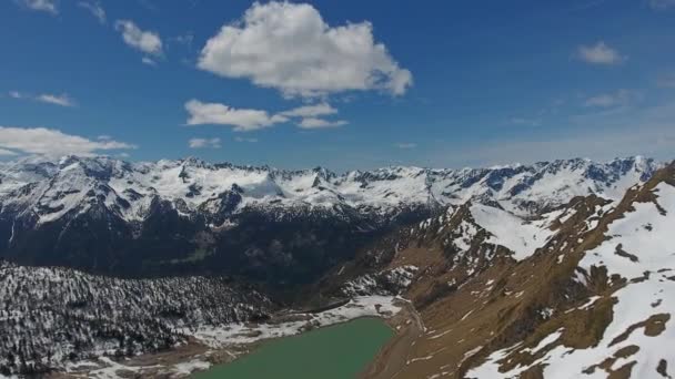 Vista Aerea Sul Lago Ritom Tra Montagne Innevate Primavera Alpi — Video Stock