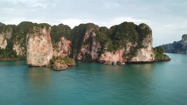 Vista Aérea Laguna Tropical Turquesa Playa Entre Rocas Islas Krabi — Vídeos de Stock