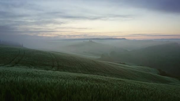 Paisaje Toscano Amanecer Con Casa Campo Colinas Italia Zoom Timelapse — Vídeo de stock