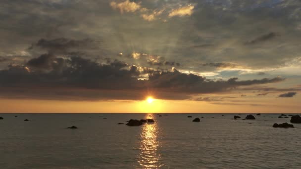 Όμορφο Τοπίο Ηλιοβασίλεμα Στην Τροπική Παραλία Ταϊλάνδη — Αρχείο Βίντεο