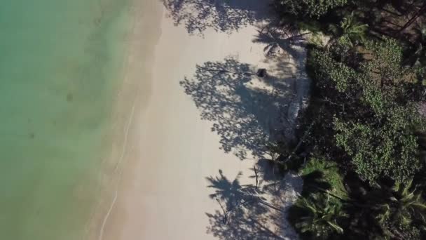 Aerial Video Beauty Deserted Beach Calm Sea Thailand Tilt View — Stock Video