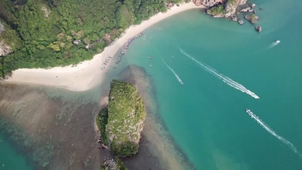 Letecký Pohled Tropickou Tyrkysovou Lagunu Pláž Pranang Mezi Skalami Krabi — Stock video