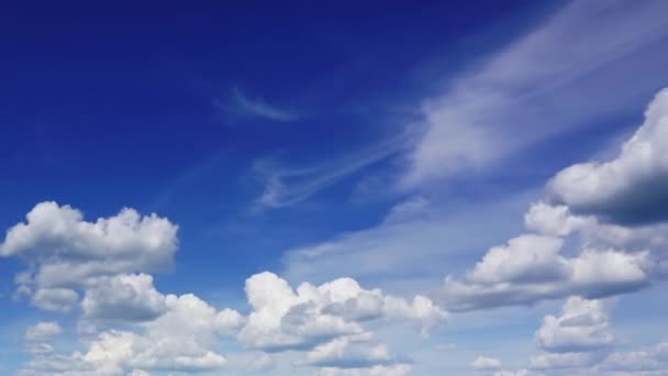 Timelapse con hermosas nubes en movimiento — Vídeo de stock