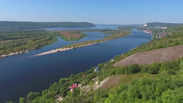 Zhiguli bergen en Wolga rivier in de buurt van Samara — Stockvideo