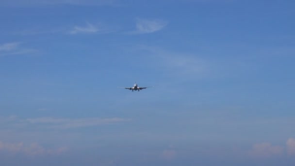 Passagierflugzeug Vor Der Landung — Stockvideo