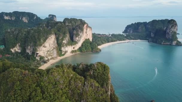 Letecké Panorama Tropické Tyrkysové Laguny Pláž Mezi Skalami Ostrovy Krabi — Stock video