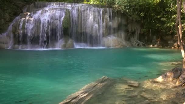 Erawan Wasserfall Mit Fischen Wasser Der Provinz Kanchanaburi Thailand — Stockvideo