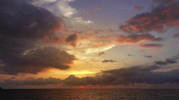 Piękny Krajobraz Tropikalnym Zachodem Słońca — Wideo stockowe