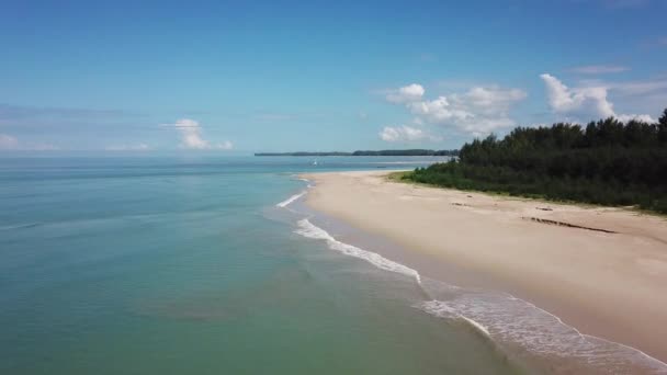 Tayland Terk Edilmiş Güzel Bir Sahil Manzarası Sakin Bir Deniz — Stok video