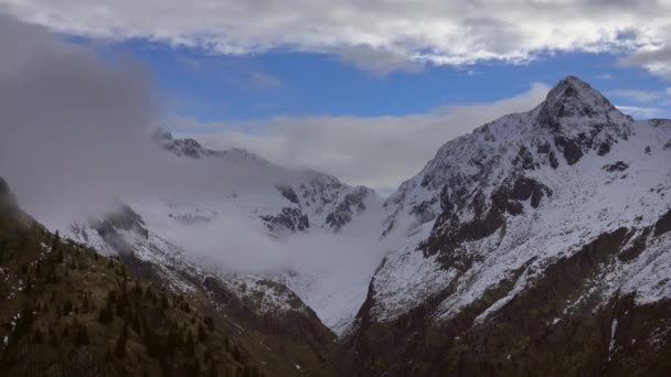 Sněhem Pokryté Hory Mracích Krajina Alpách Adamello Brenta Itálie Timelapse — Stock video