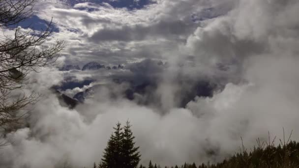 Ośnieżone Góry Chmurach Krajobraz Alpach Adamello Brenta Włochy Timelapse — Wideo stockowe