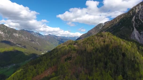 Vista Aérea Las Montañas Parque Nacional Triglav Eslovenia Primavera Panorama — Vídeo de stock