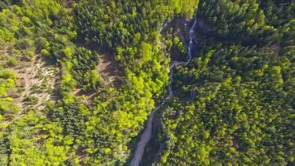 スロベニアのトリグラフ国立公園の山の空中ビュー春 傾斜ビュー4K — ストック動画