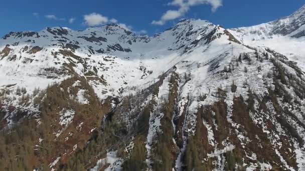 瑞士阿尔卑斯山 春天白雪覆盖的高山上的空中景观 — 图库视频影像