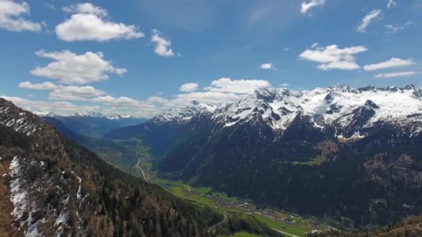 Vista Panorámica Aérea Las Montañas Nevadas Primavera Suiza Alpes — Vídeo de stock