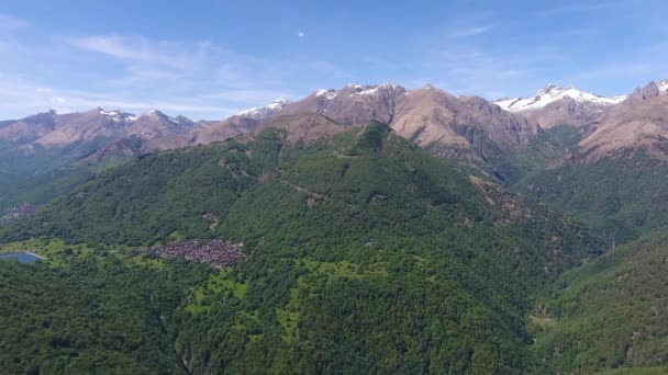 Paisaje Aéreo Cerca Del Lago Como Entre Montañas Italia — Vídeos de Stock