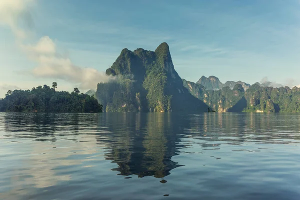 Cheow Lan Lake Krajina Národní Park Khao Sok Thajsko — Stock fotografie