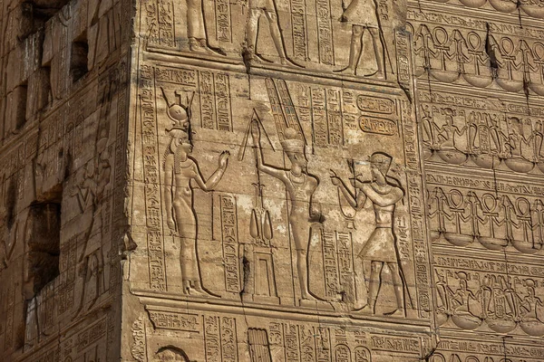 Hieroglyfiska Sniderier Ytterväggarna Ett Antikt Egyptiskt Tempel — Stockfoto