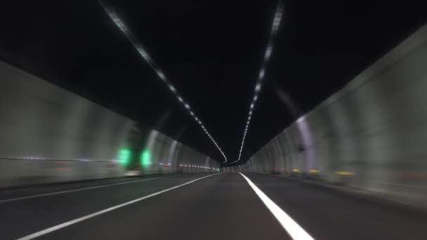 Muoversi Macchina Attraverso Tunnel — Video Stock