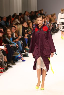 39 Ukrayna moda haftası. Koleksiyon Label bir