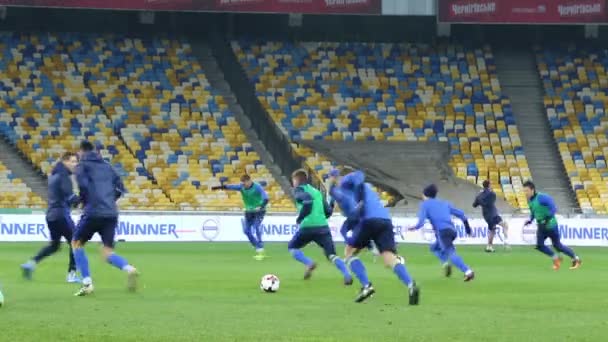 Trénink relace Ukrajiny národního fotbalového týmu v Kyjevě — Stock video