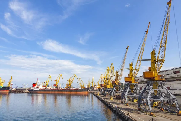 Sea port av Odessa, Svarta havet, Ukraina — Stockfoto