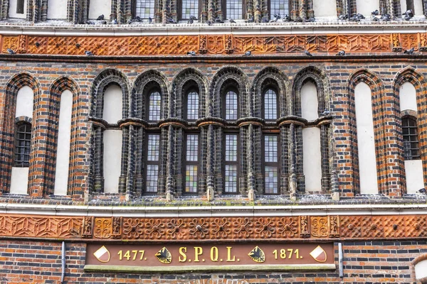 Detaljer för Holstentor i gamla stan i Lübeck, Tyskland — Stockfoto