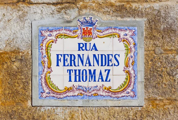 Prato típico com nome de rua em Cascais, Portugal — Fotografia de Stock