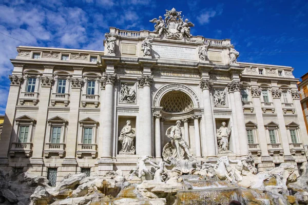 Fonte de Trevi famosa em Roma, Itália — Fotografia de Stock