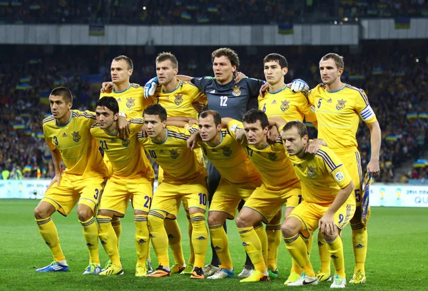 Чемпіонат світу з футболу 2014 кваліфікатор гри України в Англії — стокове фото