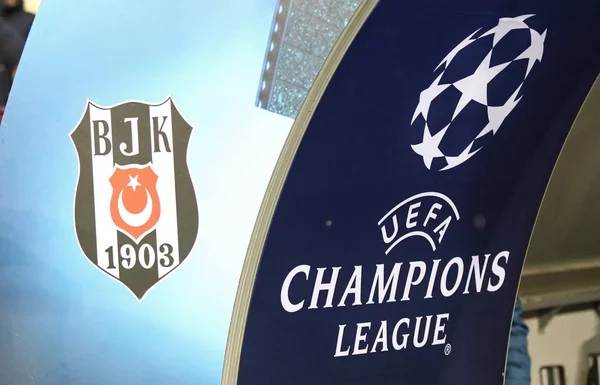 Liga mistrů UEFA hru Fc Dynamo Kyjev v Besiktas — Stock fotografie