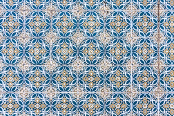 Telhas cerâmicas antigas portuguesas típicas (Azulejos ) — Fotografia de Stock