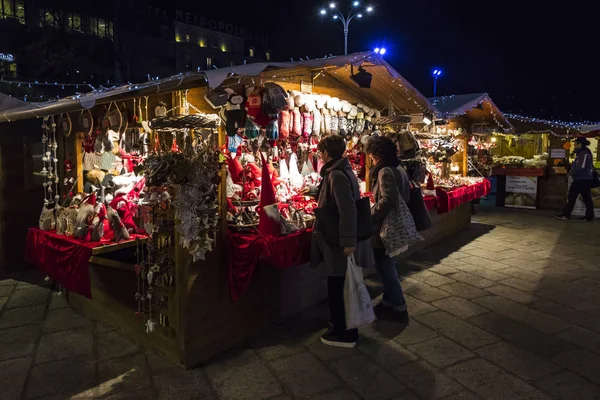 传统的圣诞节公平上在意大利科摩加富尔广场 — 图库照片