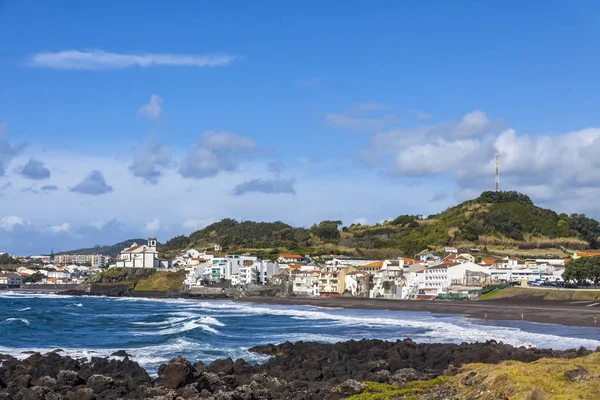 Ponta Delgada y costa atlántica en la isla de Sao Miguel, Azores, P — Foto de Stock