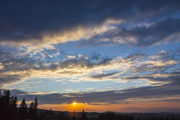 山の美しい夕日 — ストック写真
